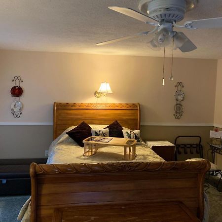 Emerald Necklace Inn Bed And Breakfast Лейкууд Екстериор снимка