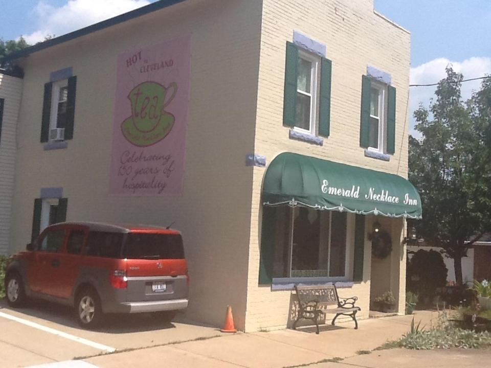 Emerald Necklace Inn Bed And Breakfast Лейкууд Екстериор снимка