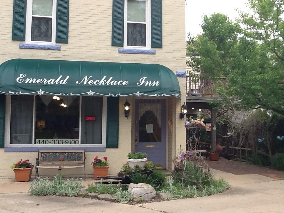 Emerald Necklace Inn Bed And Breakfast Лейкууд Екстериор снимка
